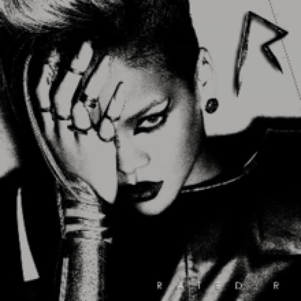 RIHANNA 